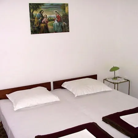 Comfortable House In Pag Dalmatia, Crotia *